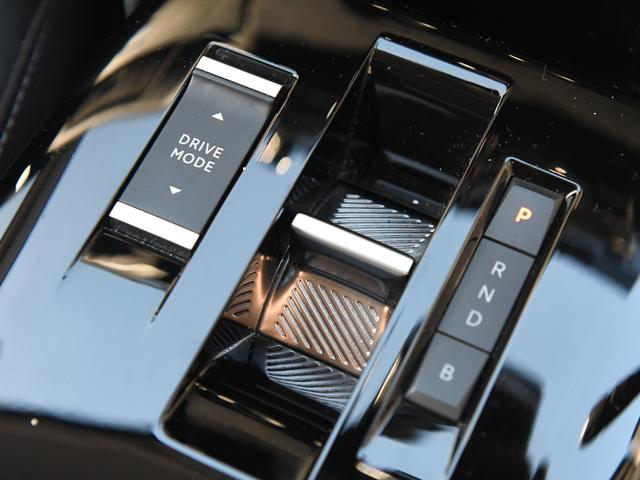 Ｅ－Ｃ４ シャイン　シャイン　ＡＣＣ　　ＨＵＤ　パワーシート　コーナーセンサー　シートヒーター　禁煙車　スマートキー　バックモニター　パノラマサンルーフ　ワンオーナ　ＬＥＤヘッドライト　ブルーアイスランド　冬タイヤ付（30枚目）