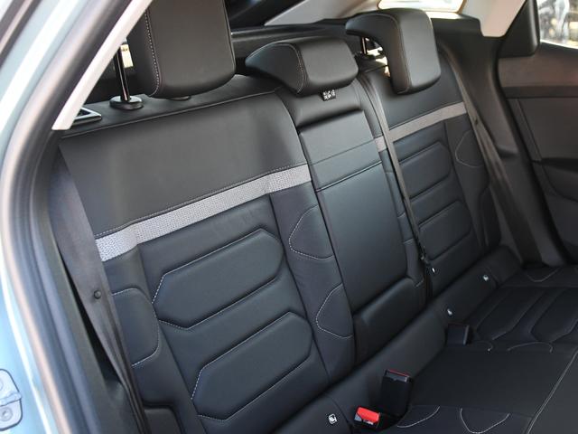 Ｅ－Ｃ４ シャイン　シャイン　ＡＣＣ　　ＨＵＤ　パワーシート　コーナーセンサー　シートヒーター　禁煙車　スマートキー　バックモニター　パノラマサンルーフ　ワンオーナ　ＬＥＤヘッドライト　ブルーアイスランド　冬タイヤ付（50枚目）