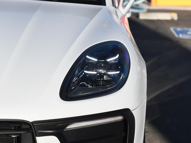 マカン マカン　４ＷＤ　サンルーフ　黒革シート　純正ナビ　全方位カメラ　シートヒーター　ＡＣＣ　ＬＫＡ（10枚目）