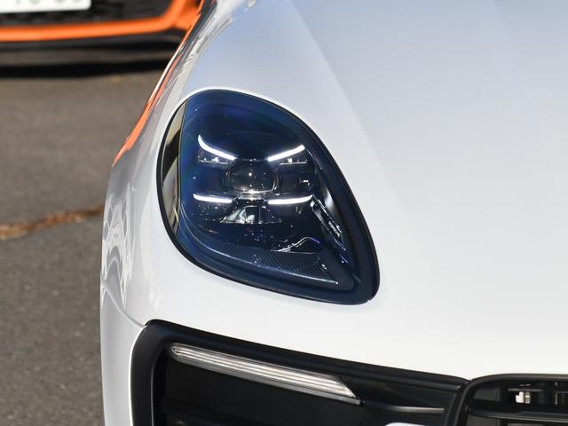 マカン マカン　４ＷＤ　サンルーフ　黒革シート　純正ナビ　全方位カメラ　シートヒーター　ＡＣＣ　ＬＫＡ（11枚目）