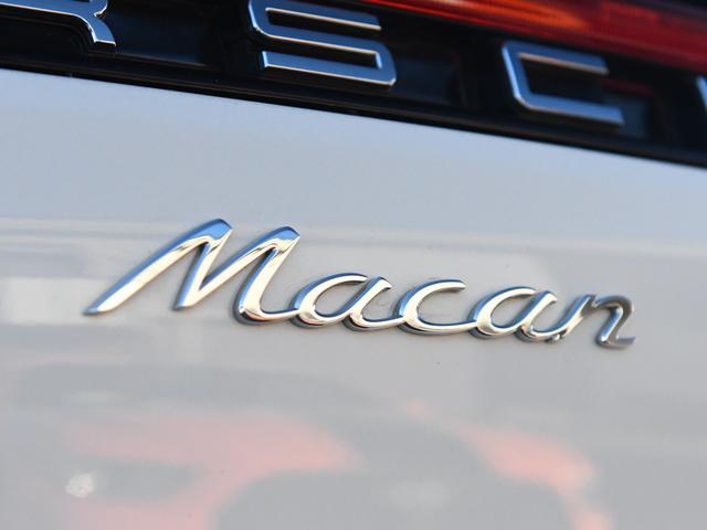 マカン マカン　４ＷＤ　サンルーフ　黒革シート　純正ナビ　全方位カメラ　シートヒーター　ＡＣＣ　ＬＫＡ（15枚目）