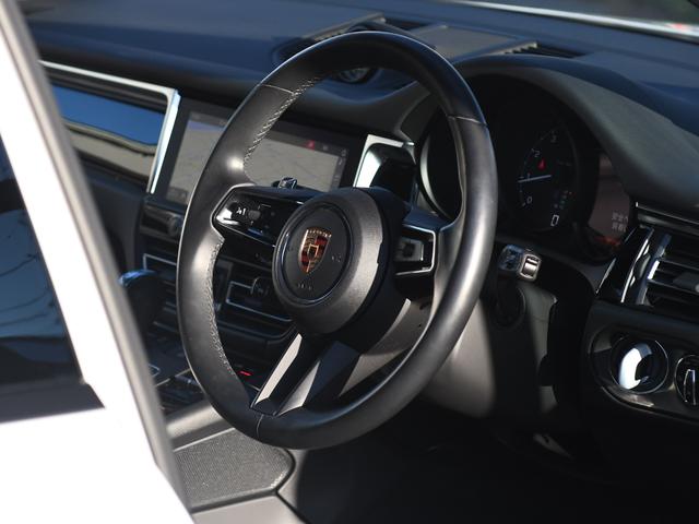 マカン マカン　４ＷＤ　サンルーフ　黒革シート　純正ナビ　全方位カメラ　シートヒーター　ＡＣＣ　ＬＫＡ（18枚目）