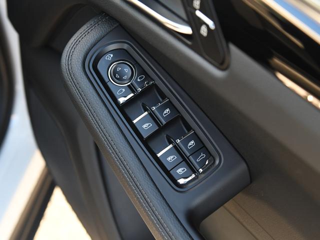 マカン マカン　４ＷＤ　サンルーフ　黒革シート　純正ナビ　全方位カメラ　シートヒーター　ＡＣＣ　ＬＫＡ（21枚目）