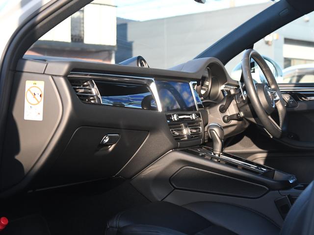 マカン マカン　４ＷＤ　サンルーフ　黒革シート　純正ナビ　全方位カメラ　シートヒーター　ＡＣＣ　ＬＫＡ（47枚目）