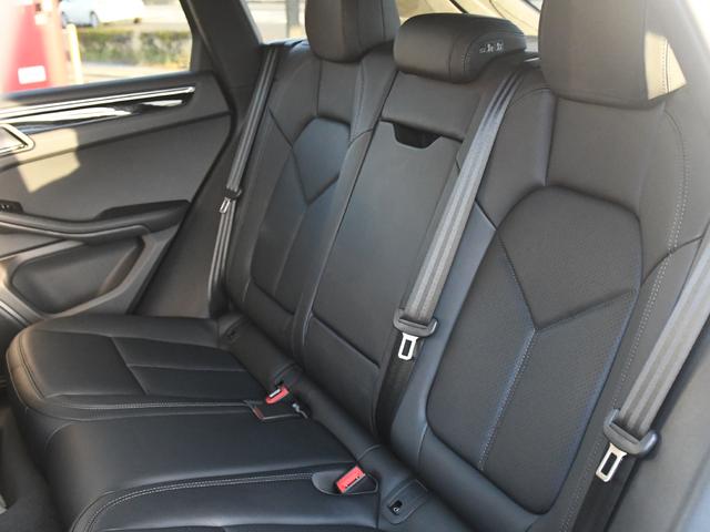 マカン マカン　４ＷＤ　サンルーフ　黒革シート　純正ナビ　全方位カメラ　シートヒーター　ＡＣＣ　ＬＫＡ（50枚目）