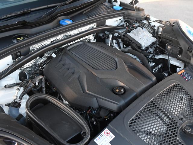 マカン マカン　４ＷＤ　サンルーフ　黒革シート　純正ナビ　全方位カメラ　シートヒーター　ＡＣＣ　ＬＫＡ（60枚目）