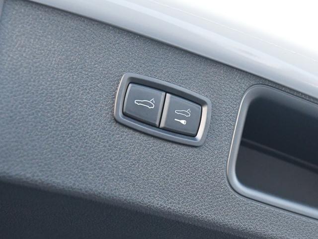 マカン マカン　４ＷＤ　サンルーフ　黒革シート　純正ナビ　全方位カメラ　シートヒーター　ＡＣＣ　ＬＫＡ（64枚目）