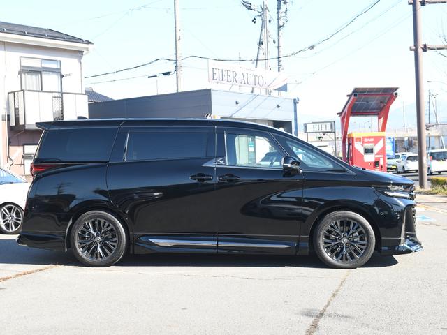 ヴェルファイアハイブリッド Z プレミア モデリスタフルエアロ 禁煙車 冬タイヤ・アルミ有 ユニバーサルステップ デジタルインナーミラー 革シート 全周囲カメラ ツインルーフ HUD 盗難防止装置 スマートキー ナビTV 両側電動スライドドア(4枚目)