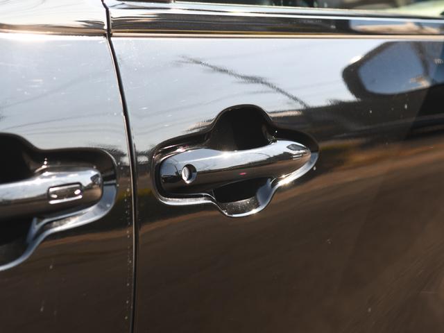 ヴェルファイアハイブリッド Z プレミア モデリスタフルエアロ 禁煙車 冬タイヤ・アルミ有 ユニバーサルステップ デジタルインナーミラー 革シート 全周囲カメラ ツインルーフ HUD 盗難防止装置 スマートキー ナビTV 両側電動スライドドア(20枚目)