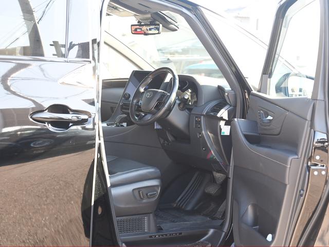 ヴェルファイアハイブリッド Z プレミア モデリスタフルエアロ 禁煙車 冬タイヤ・アルミ有 ユニバーサルステップ デジタルインナーミラー 革シート 全周囲カメラ ツインルーフ HUD 盗難防止装置 スマートキー ナビTV 両側電動スライドドア(21枚目)