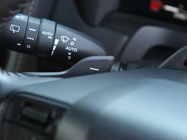 ヴェルファイアハイブリッド Z プレミア モデリスタフルエアロ 禁煙車 冬タイヤ・アルミ有 ユニバーサルステップ デジタルインナーミラー 革シート 全周囲カメラ ツインルーフ HUD 盗難防止装置 スマートキー ナビTV 両側電動スライドドア(36枚目)