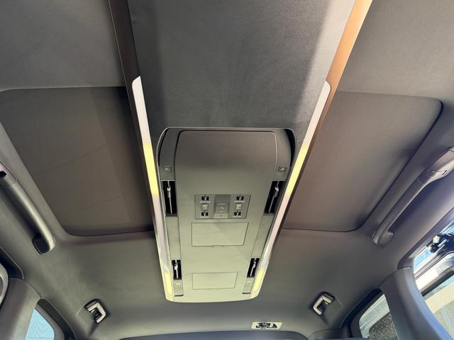 ヴェルファイアハイブリッド Z プレミア モデリスタフルエアロ 禁煙車 冬タイヤ・アルミ有 ユニバーサルステップ デジタルインナーミラー 革シート 全周囲カメラ ツインルーフ HUD 盗難防止装置 スマートキー ナビTV 両側電動スライドドア(64枚目)