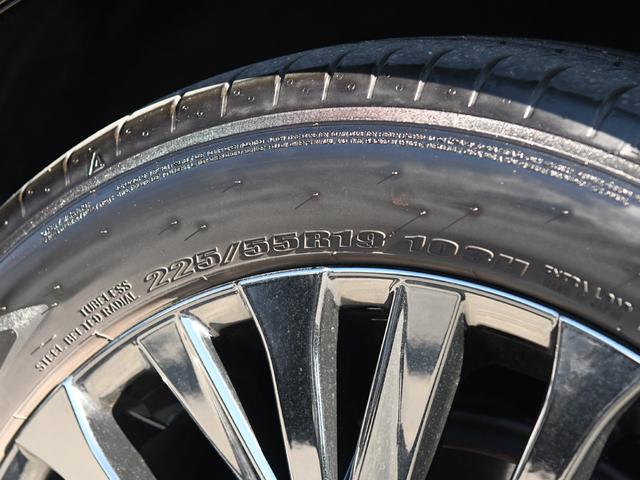 ヴェルファイアハイブリッド Z プレミア モデリスタフルエアロ 禁煙車 冬タイヤ・アルミ有 ユニバーサルステップ デジタルインナーミラー 革シート 全周囲カメラ ツインルーフ HUD 盗難防止装置 スマートキー ナビTV 両側電動スライドドア(77枚目)