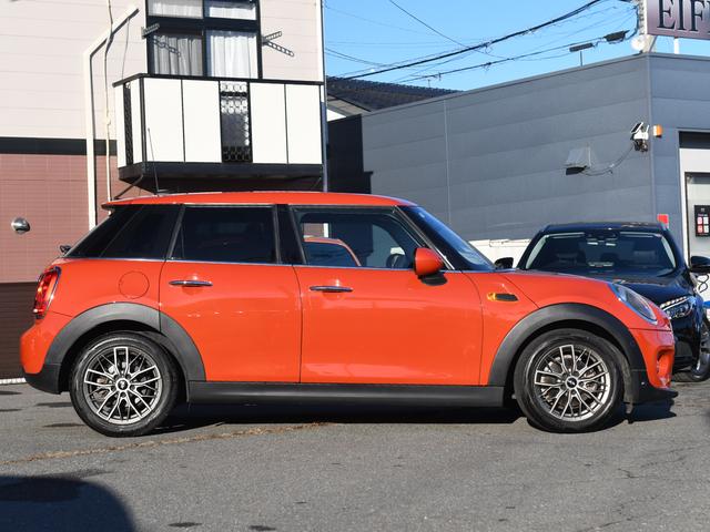 ＭＩＮＩ ワン　ソラリスオレンジ　　禁煙車　純正ナビ　バックモニター　クリアランスソナー　スマートキー　スペアキーアリ（4枚目）