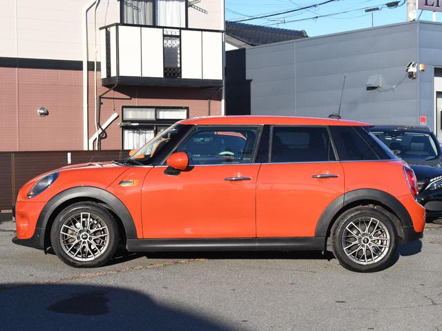 ＭＩＮＩ ワン　ソラリスオレンジ　　禁煙車　純正ナビ　バックモニター　クリアランスソナー　スマートキー　スペアキーアリ（8枚目）