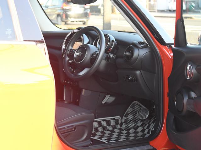 ＭＩＮＩ ワン　ソラリスオレンジ　　禁煙車　純正ナビ　バックモニター　クリアランスソナー　スマートキー　スペアキーアリ（13枚目）