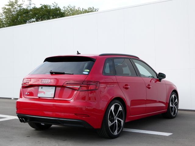 Ａ３ スポーツバック３０ＴＦＳＩ　スポーツ　台数限定車「ｂｌａｃｋ　ｓｔｙｌｉｎｇ」　ＭＭＩナビゲーション　専用１８インチアルミホイール　フラットボトムステアリング　専用シートデザイン　ＬＥＤヘッドライト　ルーフレール　ドライブレコーダー（4枚目）
