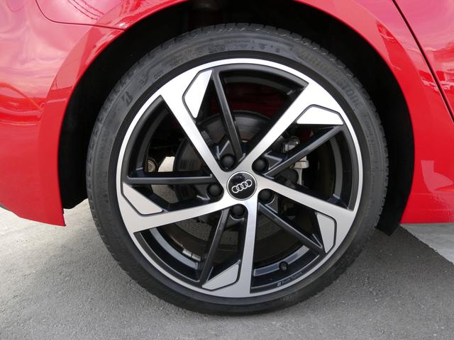 Ａ３ スポーツバック３０ＴＦＳＩ　スポーツ　台数限定車「ｂｌａｃｋ　ｓｔｙｌｉｎｇ」　ＭＭＩナビゲーション　専用１８インチアルミホイール　フラットボトムステアリング　専用シートデザイン　ＬＥＤヘッドライト　ルーフレール　ドライブレコーダー（7枚目）