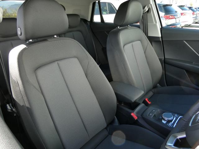 Ｑ２ ３５ＴＦＳＩアドバンスド　ＭＭＩナビゲーション　ＬＥＤヘッドライト　バーチャルコックピット　前席シートヒーター　ワイヤレスチャージング　スマートフォンインターフェース　プライバシーガラス　オートマチックテールゲート　ＡＣＣ（9枚目）