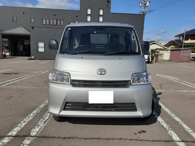 タウンエーストラック DX Xエディション 4WD 5速マニュアル車 エアコン パワステ 両席エアバッグ AMFMラジオ ライトレベライザー 車検R8年7月17日 走行25634キロ 取扱説明書(3枚目)