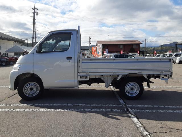 タウンエーストラック DX Xエディション 4WD 5速マニュアル車 エアコン パワステ 両席エアバッグ AMFMラジオ ライトレベライザー 車検R8年7月17日 走行25634キロ 取扱説明書(5枚目)