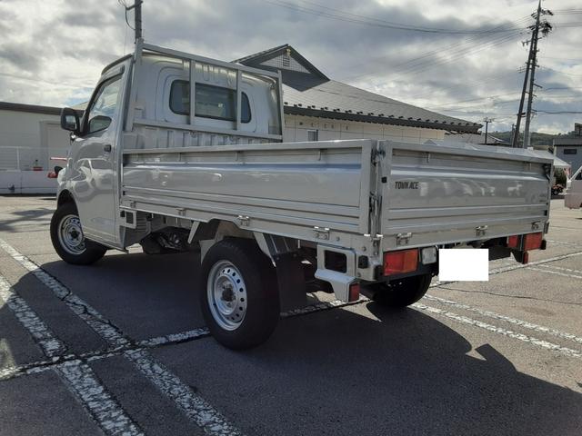 タウンエーストラック DX Xエディション 4WD 5速マニュアル車 エアコン パワステ 両席エアバッグ AMFMラジオ ライトレベライザー 車検R8年7月17日 走行25634キロ 取扱説明書(6枚目)