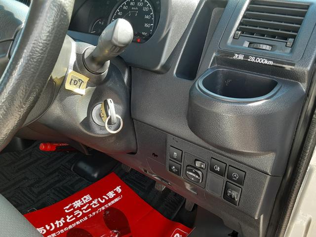 タウンエーストラック DX Xエディション 4WD 5速マニュアル車 エアコン パワステ 両席エアバッグ AMFMラジオ ライトレベライザー 車検R8年7月17日 走行25634キロ 取扱説明書(13枚目)