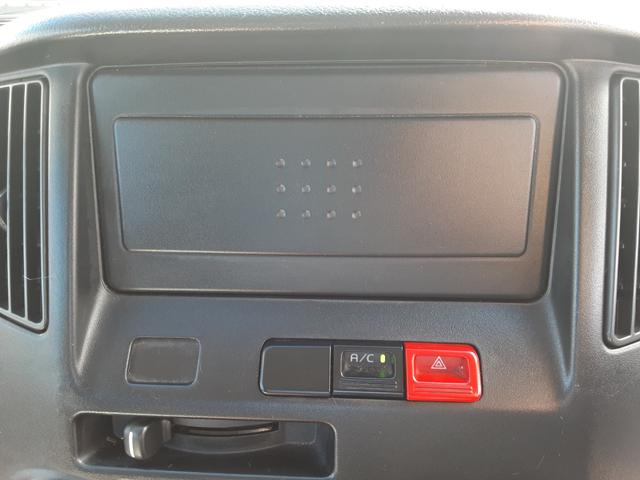 タウンエーストラック DX Xエディション 4WD 5速マニュアル車 エアコン パワステ 両席エアバッグ AMFMラジオ ライトレベライザー 車検R8年7月17日 走行25634キロ 取扱説明書(17枚目)