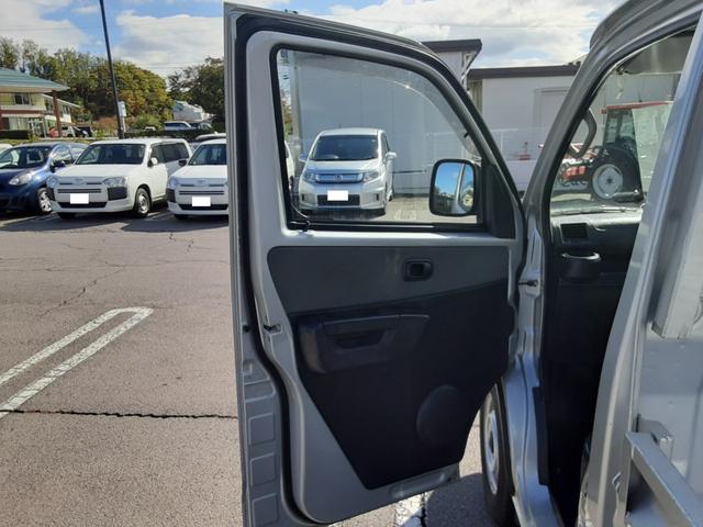 タウンエーストラック DX Xエディション 4WD 5速マニュアル車 エアコン パワステ 両席エアバッグ AMFMラジオ ライトレベライザー 車検R8年7月17日 走行25634キロ 取扱説明書(40枚目)