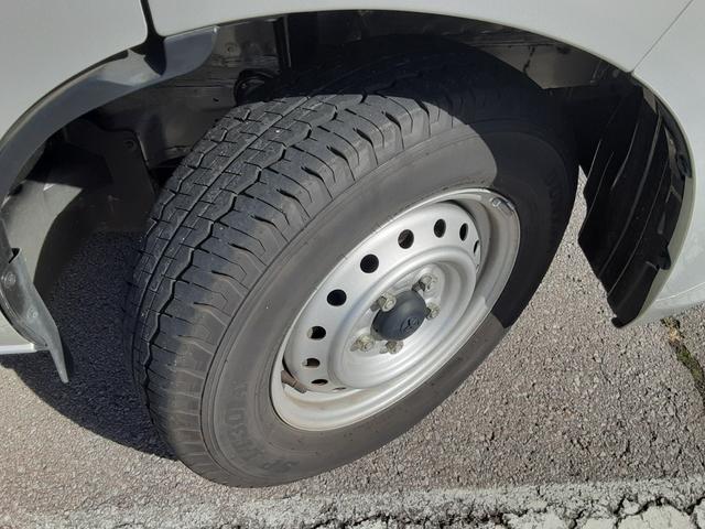 タウンエーストラック DX Xエディション 4WD 5速マニュアル車 エアコン パワステ 両席エアバッグ AMFMラジオ ライトレベライザー 車検R8年7月17日 走行25634キロ 取扱説明書(42枚目)