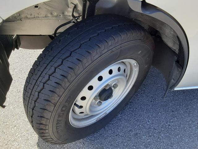 タウンエーストラック DX Xエディション 4WD 5速マニュアル車 エアコン パワステ 両席エアバッグ AMFMラジオ ライトレベライザー 車検R8年7月17日 走行25634キロ 取扱説明書(43枚目)