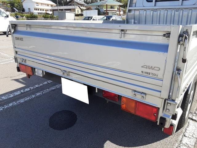 タウンエーストラック DX Xエディション 4WD 5速マニュアル車 エアコン パワステ 両席エアバッグ AMFMラジオ ライトレベライザー 車検R8年7月17日 走行25634キロ 取扱説明書(60枚目)