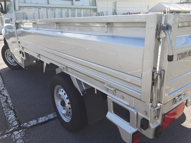 タウンエーストラック DX Xエディション 4WD 5速マニュアル車 エアコン パワステ 両席エアバッグ AMFMラジオ ライトレベライザー 車検R8年7月17日 走行25634キロ 取扱説明書(62枚目)