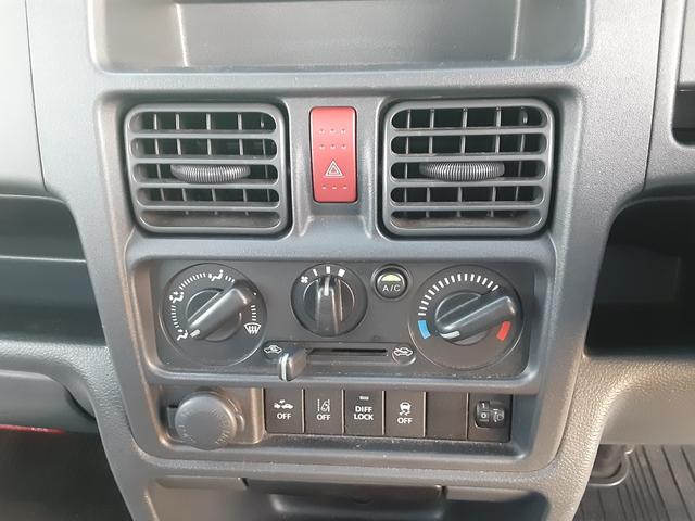 キャリイトラック ＫＣエアコン・パワステ農繁仕様　５速マニュアル車　農繁　エアコン　パワステ　４ＷＤ　デュアルカメラブレーキサポート　車線逸脱警報　デフロック　ＥＳＰ　荷台作業灯　あおりチェーン　ゲートプロテクター　車検Ｒ９年６月　走行１２０５５キロ（17枚目）
