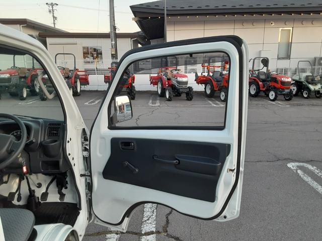 キャリイトラック ＫＣエアコン・パワステ農繁仕様　５速マニュアル車　農繁　エアコン　パワステ　４ＷＤ　デュアルカメラブレーキサポート　車線逸脱警報　デフロック　ＥＳＰ　荷台作業灯　あおりチェーン　ゲートプロテクター　車検Ｒ９年６月　走行１２０５５キロ（32枚目）