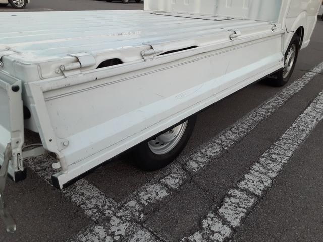 キャリイトラック ＫＣエアコン・パワステ農繁仕様　５速マニュアル車　農繁　エアコン　パワステ　４ＷＤ　デュアルカメラブレーキサポート　車線逸脱警報　デフロック　ＥＳＰ　荷台作業灯　あおりチェーン　ゲートプロテクター　車検Ｒ９年６月　走行１２０５５キロ（60枚目）