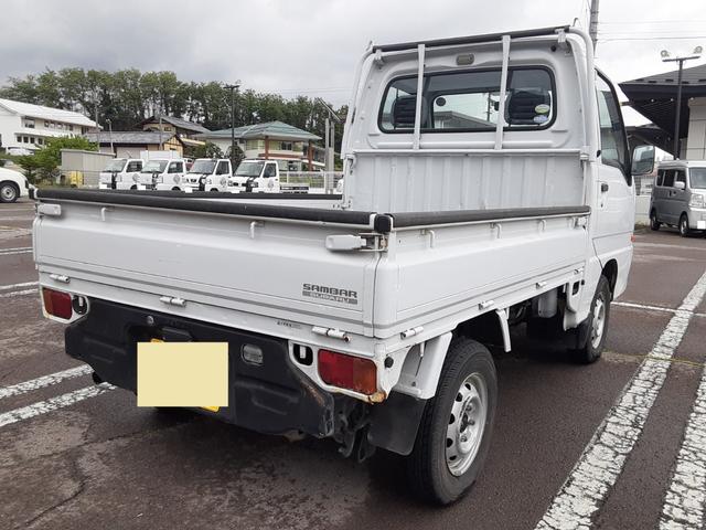 サンバートラック ＴＢ　４ＷＤ　５速マニュアル　エアコン　パワステ　ＡＭＦＭラジオ　ライトレベライザー　ガードプロテクター　荷台ゴムマット　車検整備付　走行５５１４０キロ（8枚目）