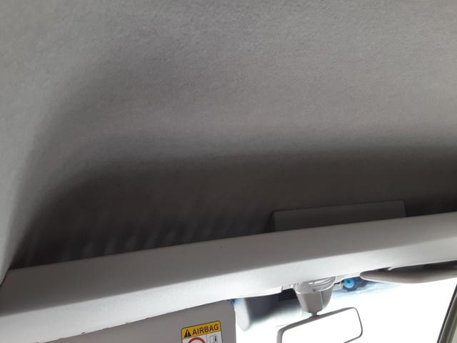 運転席上部収納スペース