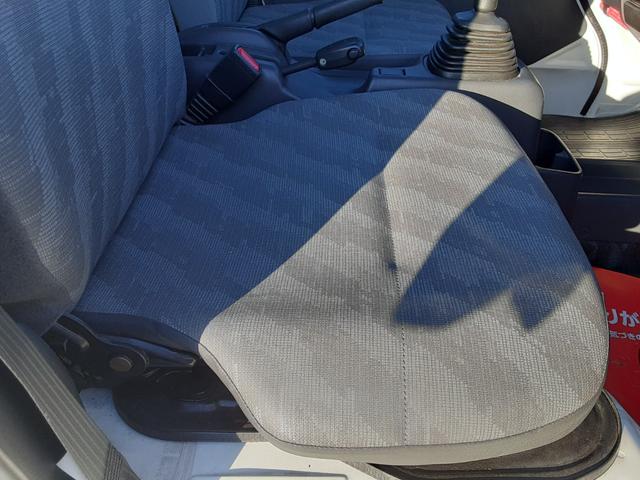 キャリイトラック FC 4WD 5速マニュアル車 エアコンなし パワステ ライトレベライザー ゲートプロテクター あおりチェーン 3方開 車検R9年4/30 走行22794キロ 整備記録簿 スタッドレスタイヤ ノーマルタイヤ(31枚目)