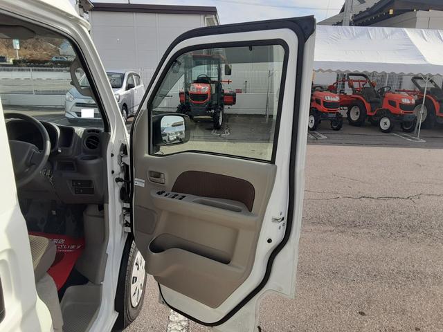 エブリイ 　４ＷＤ　４速オートマチック　エアコン　パワステ　パワーウィンドウ　デュアルカメラブレーキサポート　両席エアバッグ　キーレス　車検Ｒ８年１１月　走行２３０６７キロ　取扱説明書　メンテナンスノート（35枚目）