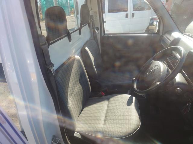 アクティトラック SDX 4WD 5速マニュアル エアコン無し ラジオチューナー パワステ ダブルエアバッグ 荷台マット ゲートプロテクター(13枚目)