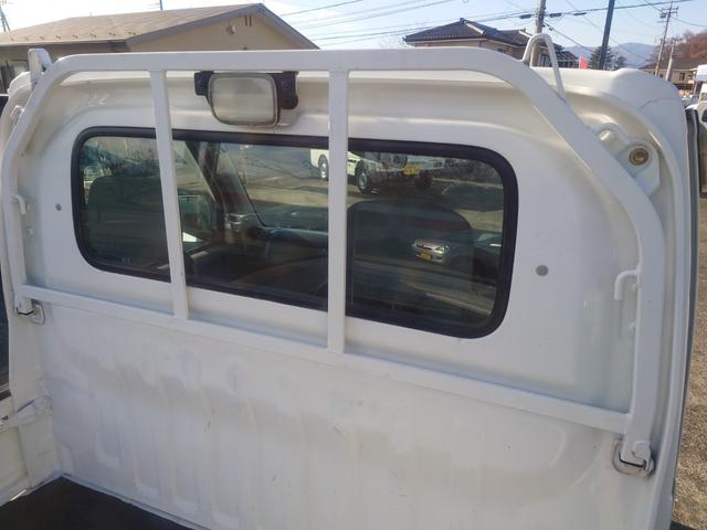 アクティトラック SDX 4WD 5速マニュアル エアコン無し ラジオチューナー パワステ ダブルエアバッグ 荷台マット ゲートプロテクター(22枚目)