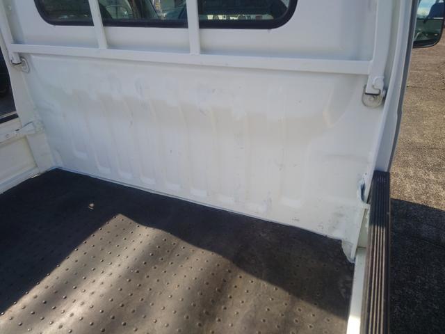 アクティトラック SDX 4WD 5速マニュアル エアコン無し ラジオチューナー パワステ ダブルエアバッグ 荷台マット ゲートプロテクター(23枚目)