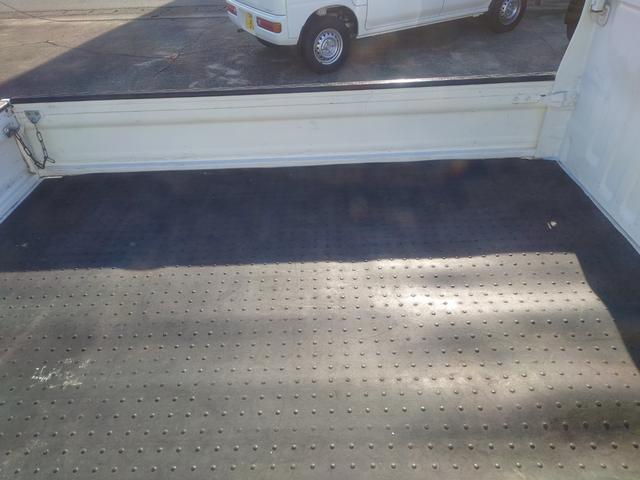 アクティトラック SDX 4WD 5速マニュアル エアコン無し ラジオチューナー パワステ ダブルエアバッグ 荷台マット ゲートプロテクター(24枚目)