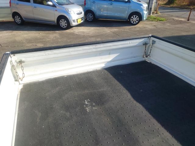 アクティトラック SDX 4WD 5速マニュアル エアコン無し ラジオチューナー パワステ ダブルエアバッグ 荷台マット ゲートプロテクター(25枚目)