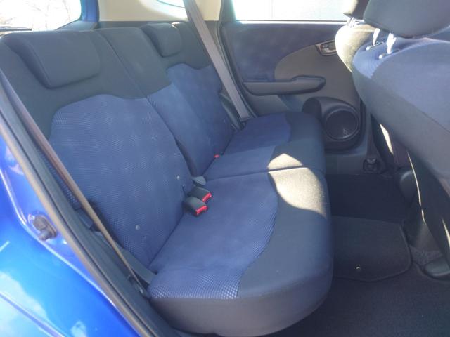 フィット Ｇ　２ＷＤ　ＣＶＴ　キーレス　マニュアルエアコン　イモビライザー　エアバッグ　ＡＢＳ　ＣＤチューナー　ウィンカードアミラー（14枚目）