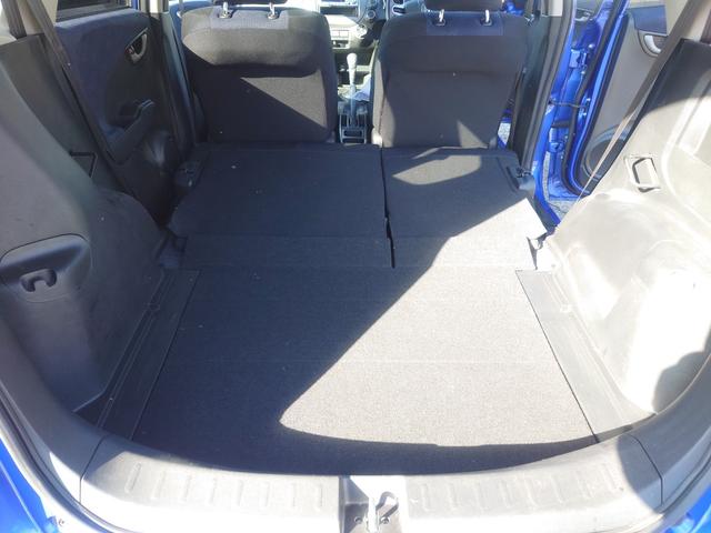 フィット Ｇ　２ＷＤ　ＣＶＴ　キーレス　マニュアルエアコン　イモビライザー　エアバッグ　ＡＢＳ　ＣＤチューナー　ウィンカードアミラー（24枚目）