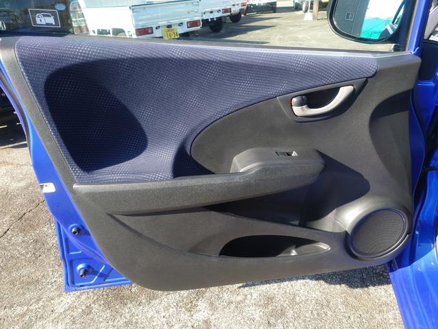 フィット Ｇ　２ＷＤ　ＣＶＴ　キーレス　マニュアルエアコン　イモビライザー　エアバッグ　ＡＢＳ　ＣＤチューナー　ウィンカードアミラー（33枚目）