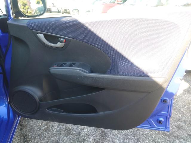 フィット Ｇ　２ＷＤ　ＣＶＴ　キーレス　マニュアルエアコン　イモビライザー　エアバッグ　ＡＢＳ　ＣＤチューナー　ウィンカードアミラー（43枚目）