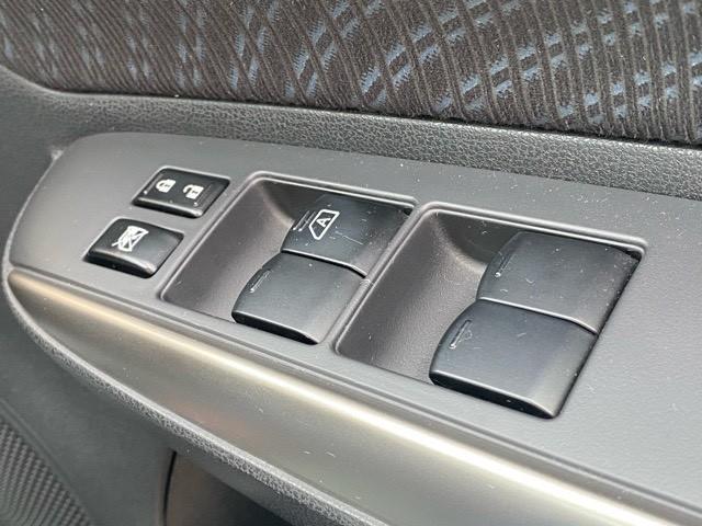 ノート メダリスト 1年保証付き ユーザー買取車 純正ナビ アラウンドビューモニター 社外17インチアルミ ETC オートエアコン スマートキー ドライブレコーダー プッシュスタート ワンオーナー 取保 スペアキー(29枚目)